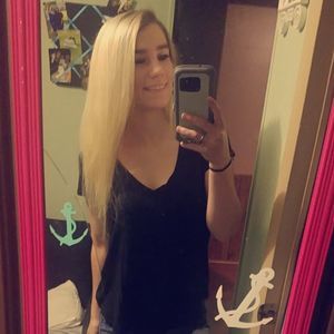 Meet your Posher, Kayla